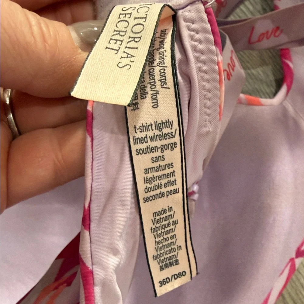 Victoria's Secret‎ Lip Print T-Shirt Lightly Lined Wireless Bra Size 36D